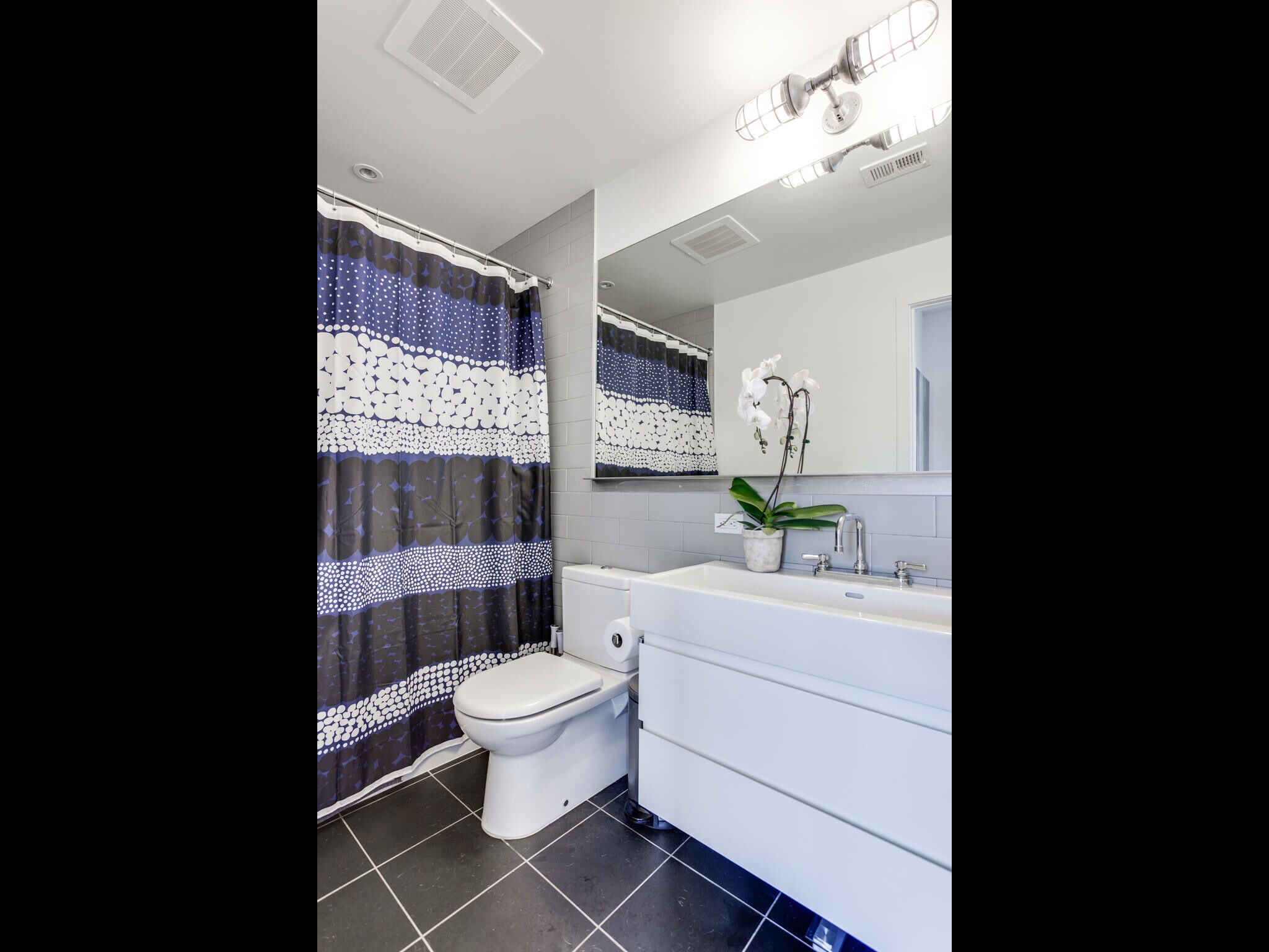 Full Bath - 2030 8th St NW