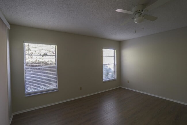 Building Photo - 5005 Ledgewood Way