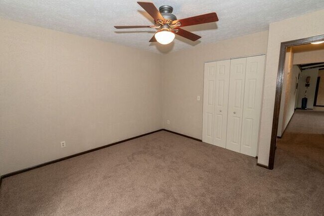 Building Photo - Prairie Lane Estates 3 bedroom ranch with spacious rooms and amenities beyond your imagination