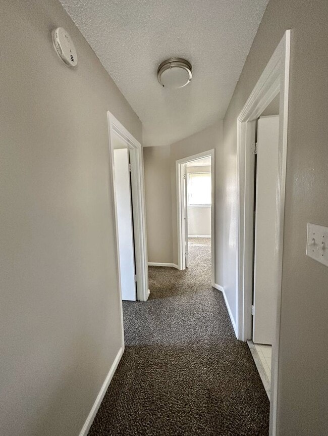 Building Photo - 3 Bedroom Home For Rent Over The River!