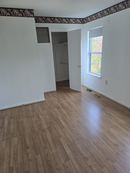 Building Photo - 1902 Bronzegate Blvd