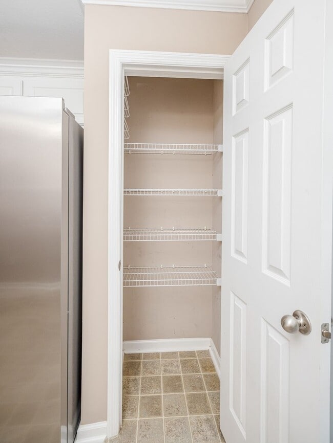 Building Photo - 435 Snead Way