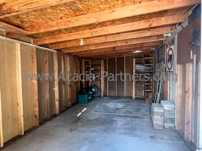 Building Photo - Spacious Two Bedroom