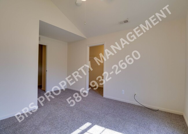 Building Photo - Shelby Twp 2 bedroom, 2 bath condo for lease.