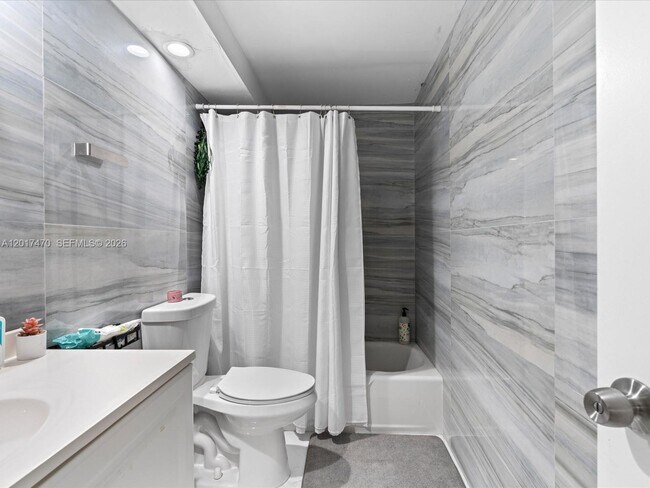Building Photo - 5005 Collins Ave