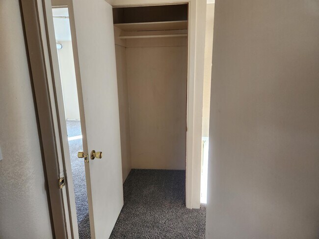 Building Photo - 133 SE Main St