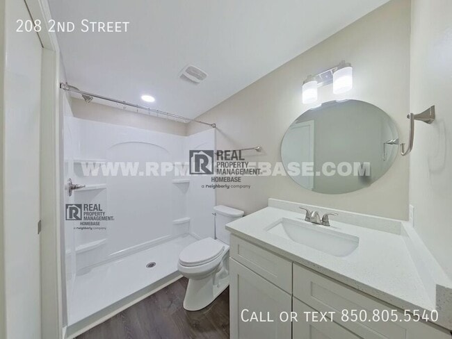 Building Photo - 208 2nd St