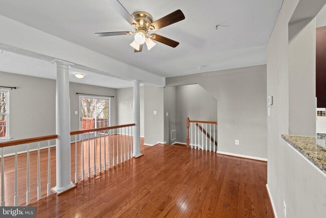 Building Photo - 8833 Hawthorne Ct