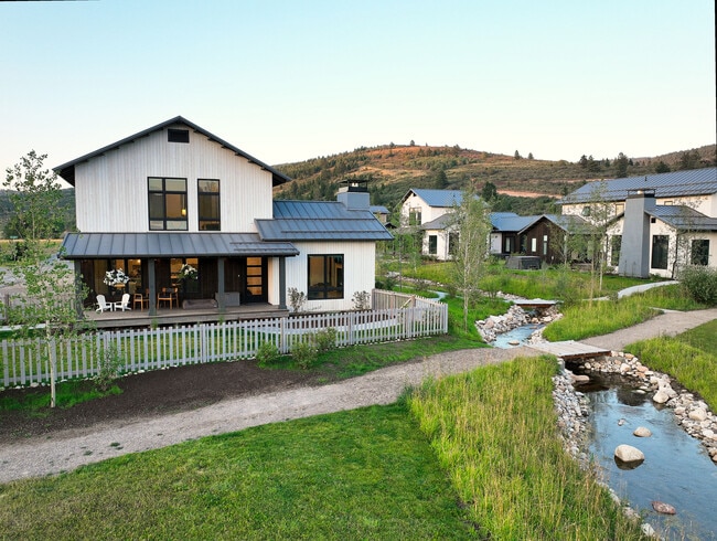 Building Photo - 425 Mail Cabin Dr