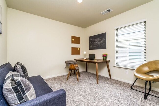 Building Photo - 520 Trinity Trl