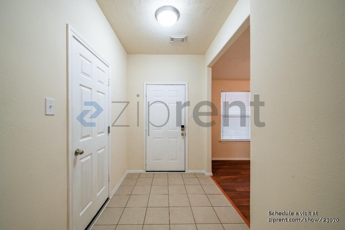 Building Photo - Unit