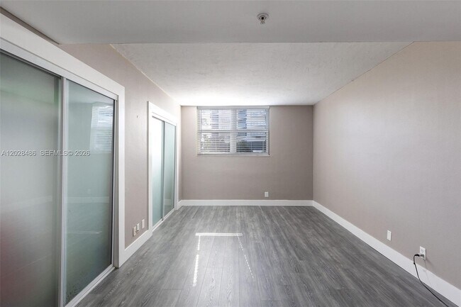 Building Photo - 3001 S Ocean Dr