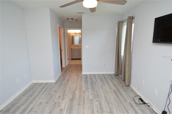 Building Photo - 10265 Gandy Blvd N