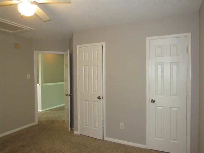 Building Photo - 3519 Englewood Dr