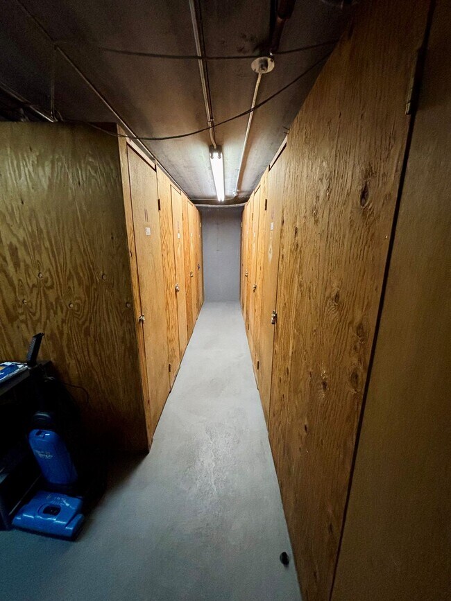 Building Photo - Studio Apartment on Main Street Downtown Madison