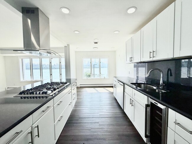 Building Photo - 17A Riverview Cir