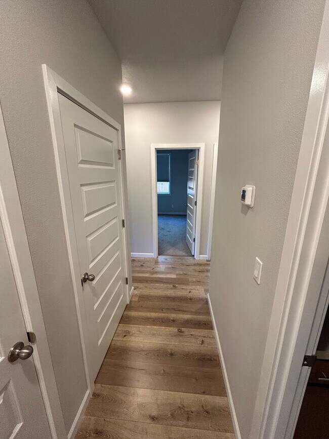 Building Photo - Beautiful 4 Bedroom, 2 Bath Home in Carlton