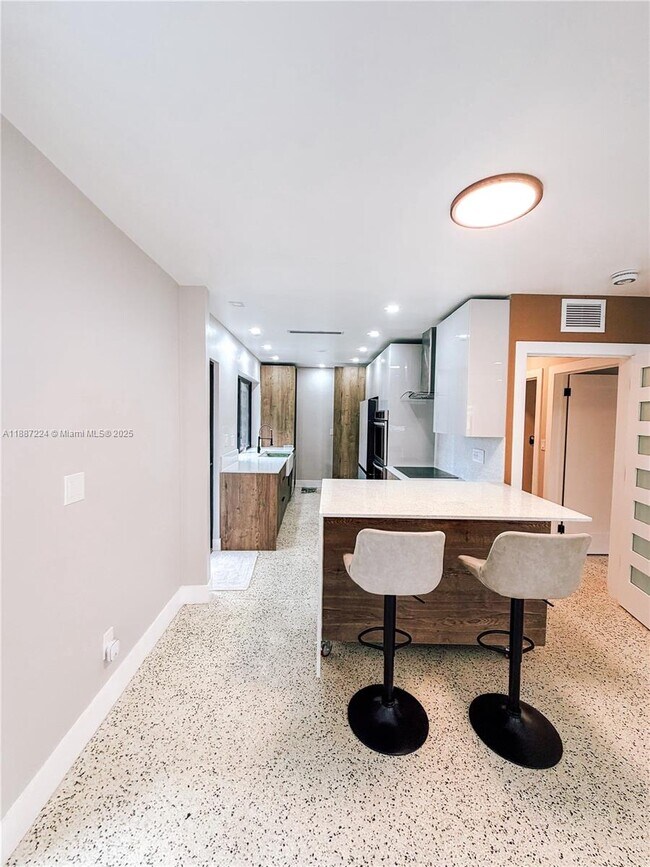 Building Photo - 425 NE 103rd St