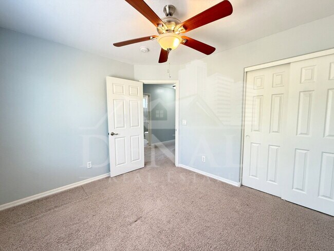 Building Photo - 3998 W Roundabout Cir