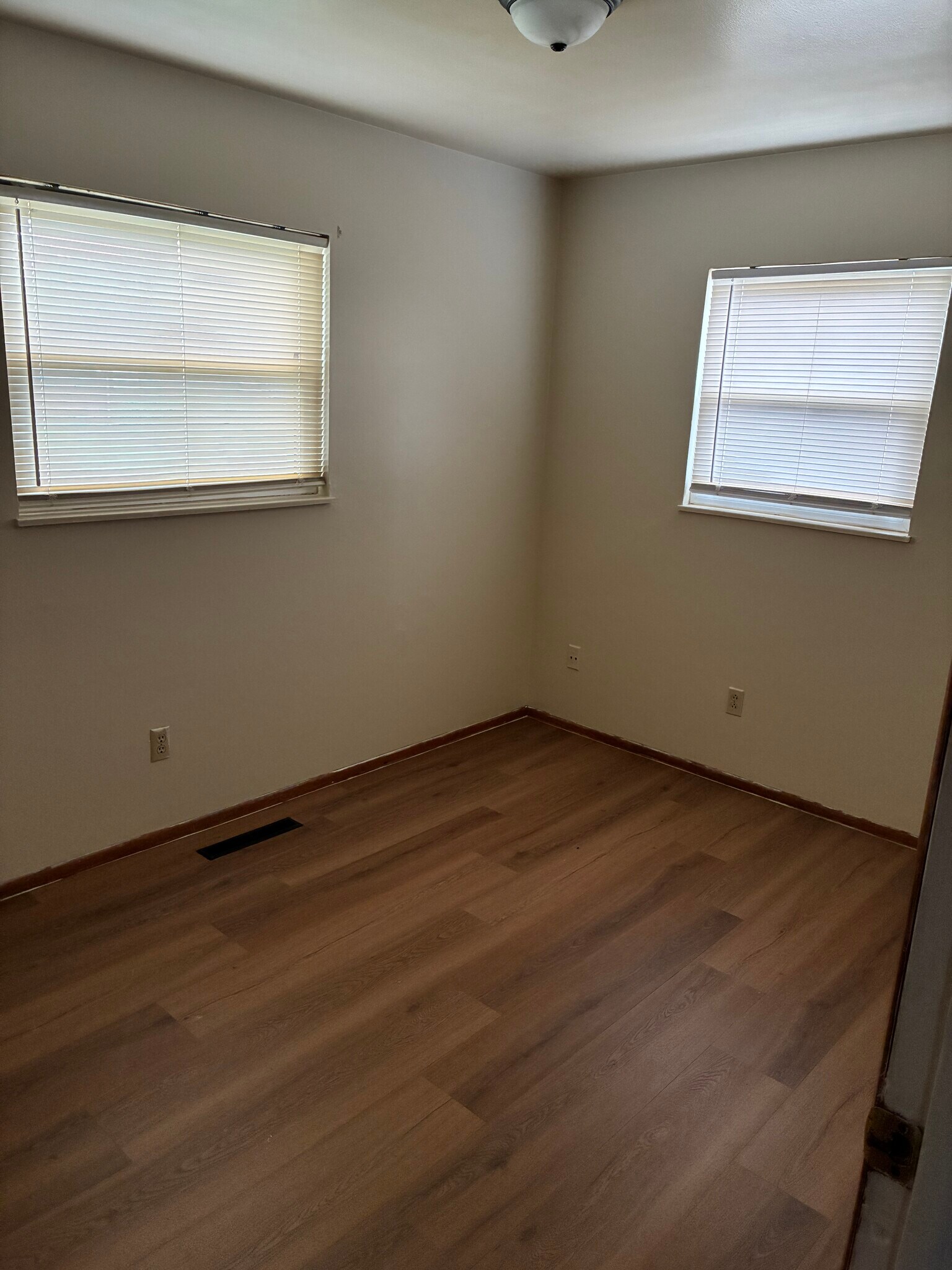 north br entry view - 3946 La Rosa Dr