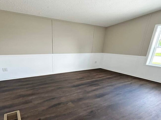 Building Photo - 3203 Iona Ln