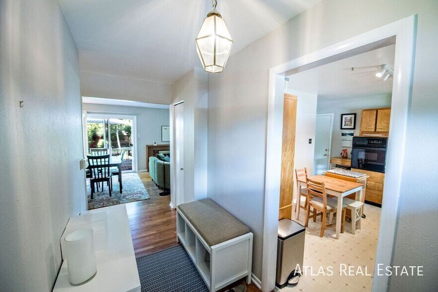 Building Photo - 681 S Holly St