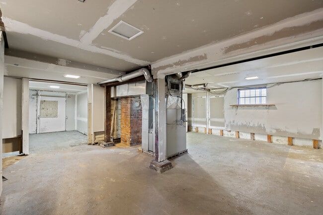 Building Photo - 921 S Sprague Ave