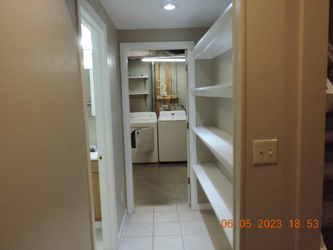 Building Photo - 4240 S Mobile Cir