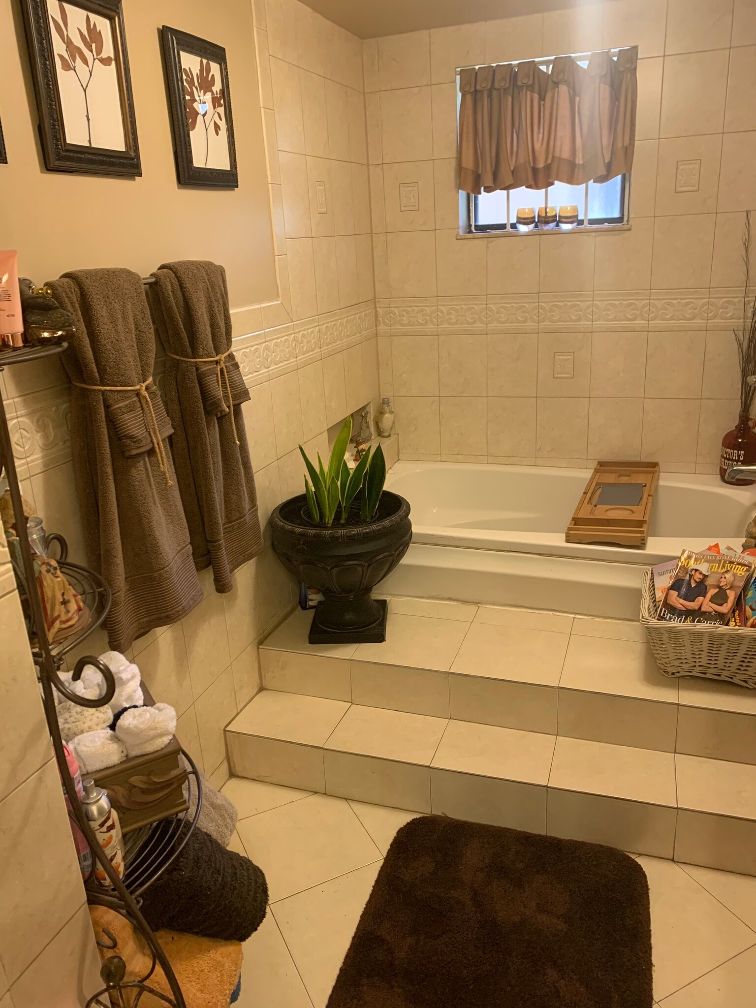 Soaking Tub - 17121 NW 44th Ave