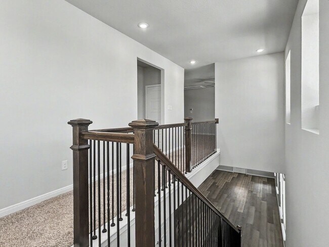 Building Photo - Modern New Braunfels Home with Flexible Upstairs Living Spaces