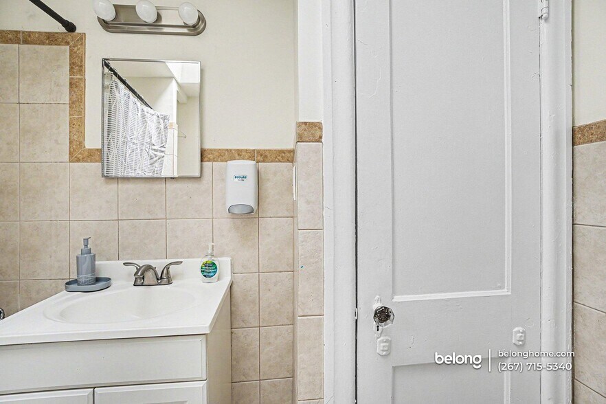 Building Photo - 5118 Oakland St