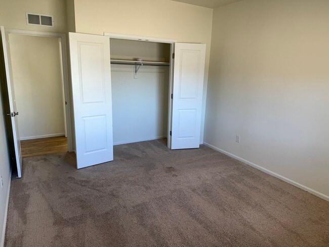 Building Photo - 221 S Quantock St