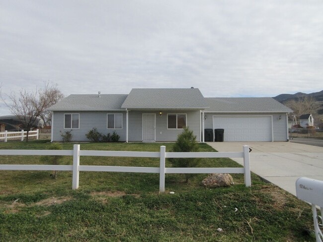 Primary Photo - Move-In Bonus!!! 3 bedroom - 2 bath - located in Enoch