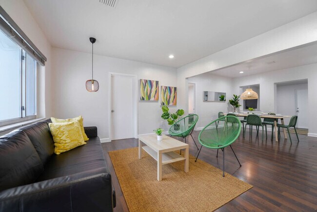 Building Photo - 6715 NE Miami Pl