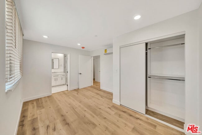 Building Photo - 1584 W 37th St