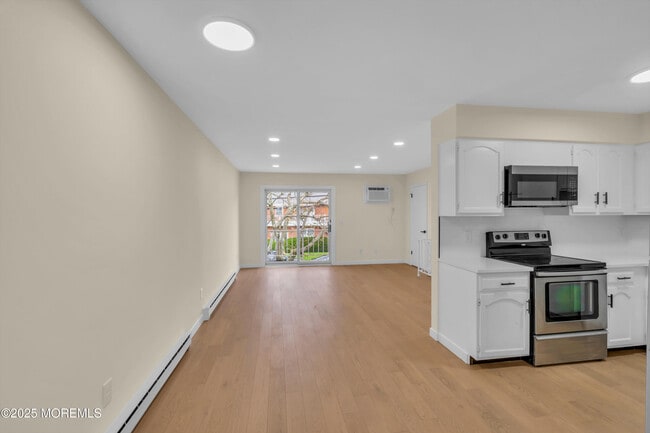 Building Photo - 114 3rd Ave