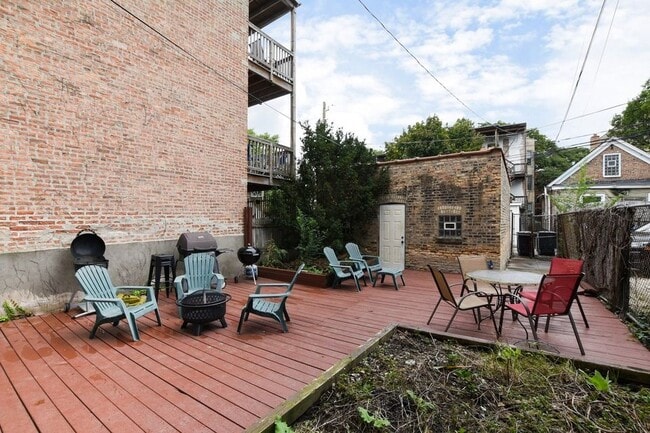 Building Photo - 2138 W Crystal St