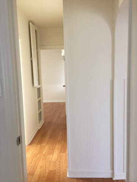 Building Photo - 649 Border Ave