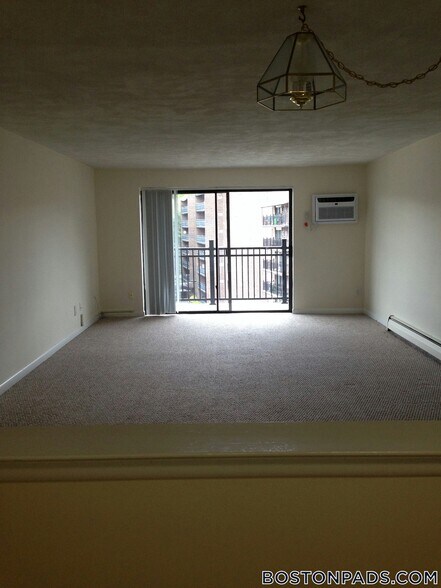 Building Photo - 245 Main St