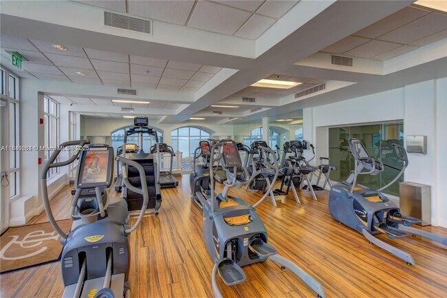 Building Photo - 848 Brickell Key Dr