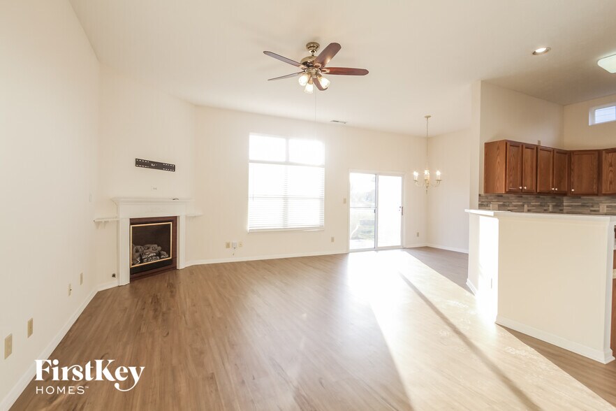 Building Photo - 13460 N Cedar Grove Ct