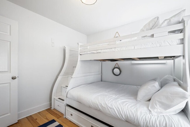 Building Photo - 110 E Blue Crab Loop