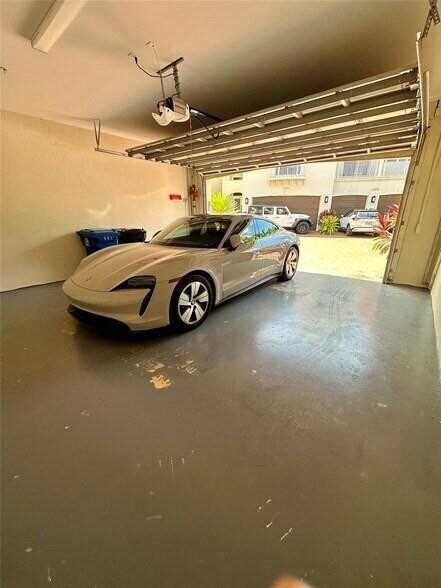 Building Photo - 1362 Bayview Dr