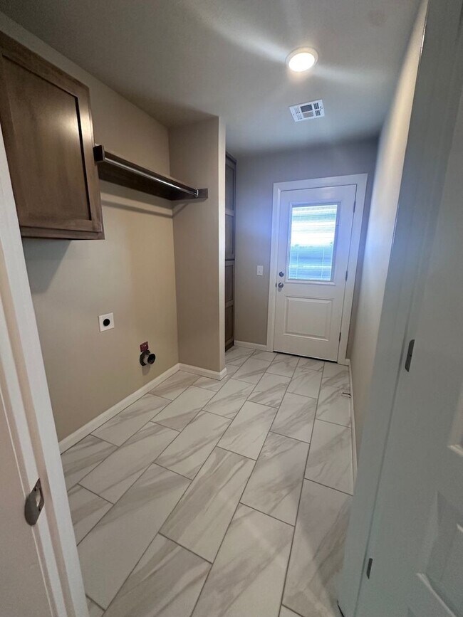 Building Photo - 3709 SE 81st St