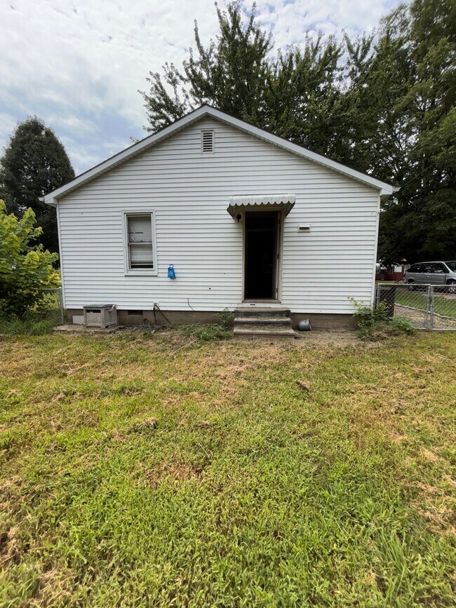 Building Photo - 2616 E Logan St