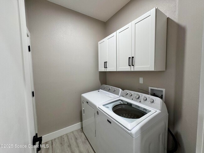 Building Photo - 210 Wickham Lakes Dr