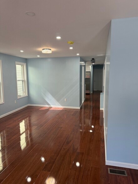 Building Photo - 461 Hulett St