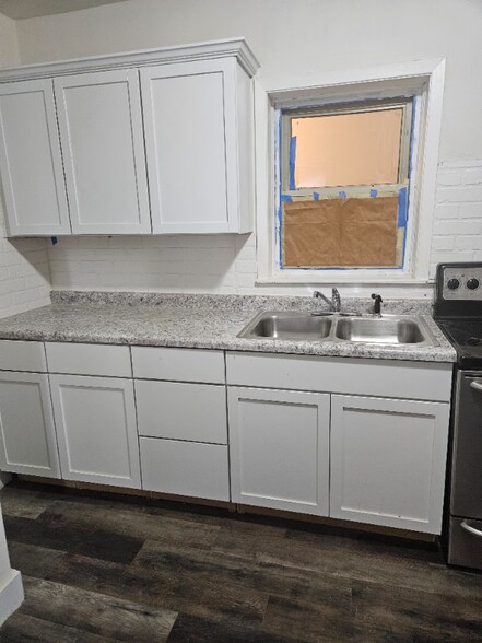 Primary Photo - 123 N Walnut St