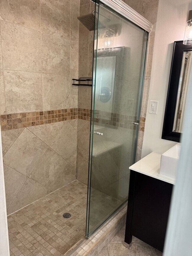 Building Photo - Private HOME 3bed/2 bath + POOL in Woodlan...