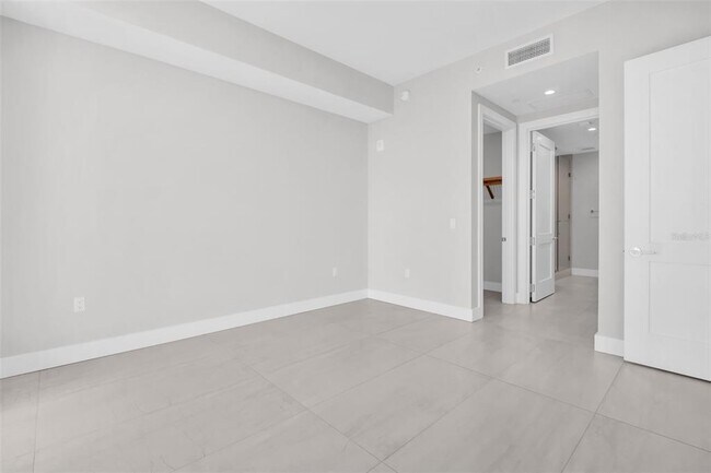 Building Photo - 275 1st Ave S